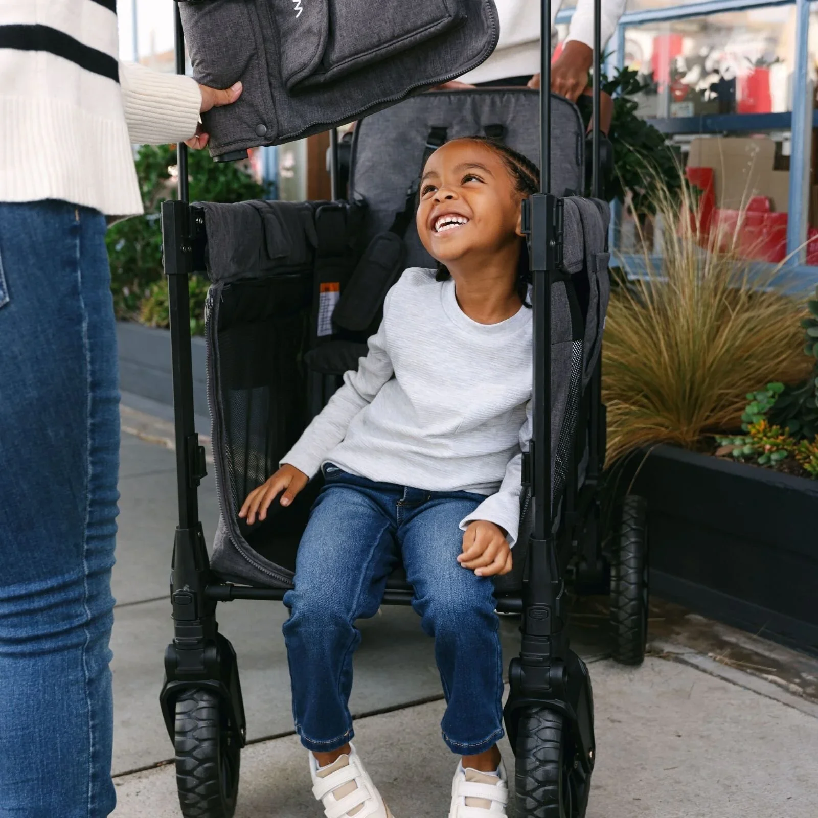 Wonderfold W2 Luxe Pro Stroller Wagon - Charcoal Grey - Image 17