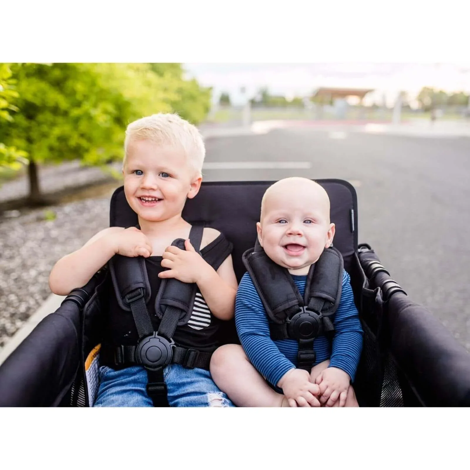 Wonderfold W4 Original Stroller Wagon - Volcanic Black - Image 4