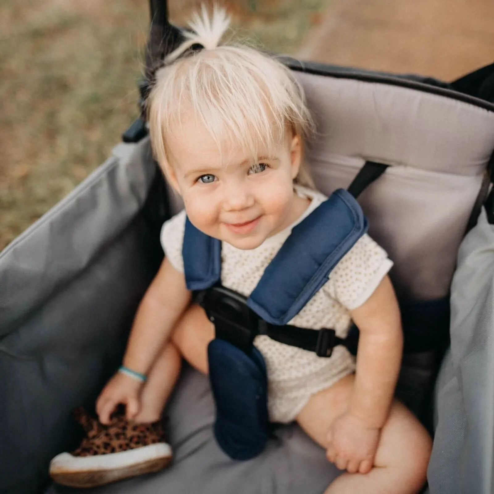 Wonderfold X2 Push & Pull Double Stroller Wagon - Midnight Blue - Image 4