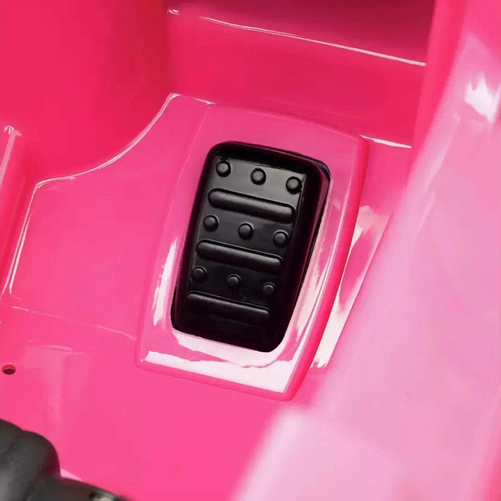 Xootz Fiat 500 12V Electric Ride On - Pink - Image 9