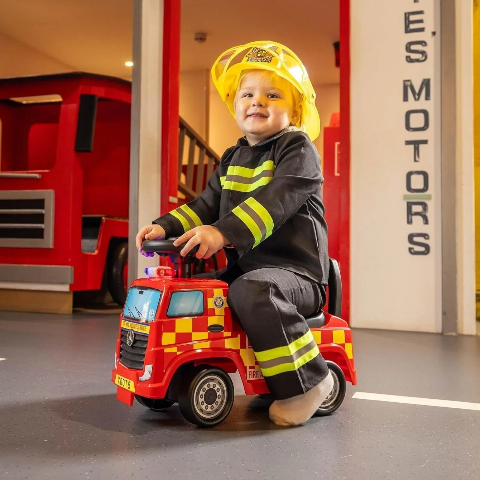 Xootz Mercedes-Benz Fire Engine Foot-to-Floor Ride On - Red - Image 7